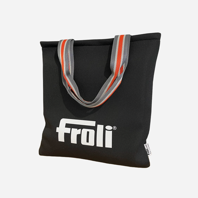 Schwarze Froli Tragetasche mit Logo und grauen Tragegriffen mit orangefarbenen Streifen