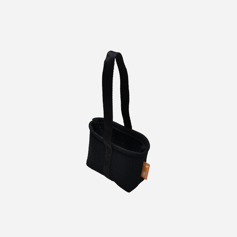 Schwarze Froli Shower Bag als Wasch- und Transportbeutel für Hygieneartikel mit Trageschlaufe / Tragegriff