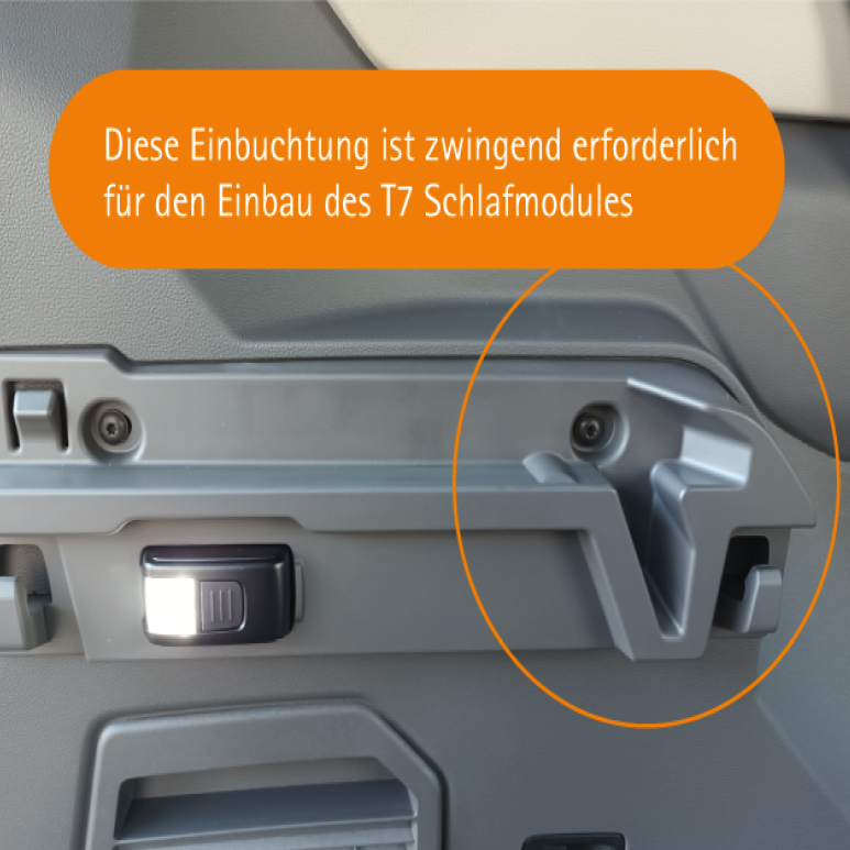 Detailaufnahme der erforderlichen Einbuchtung für den Einbau der Froli Schlafauflage im VW T7 Multivan