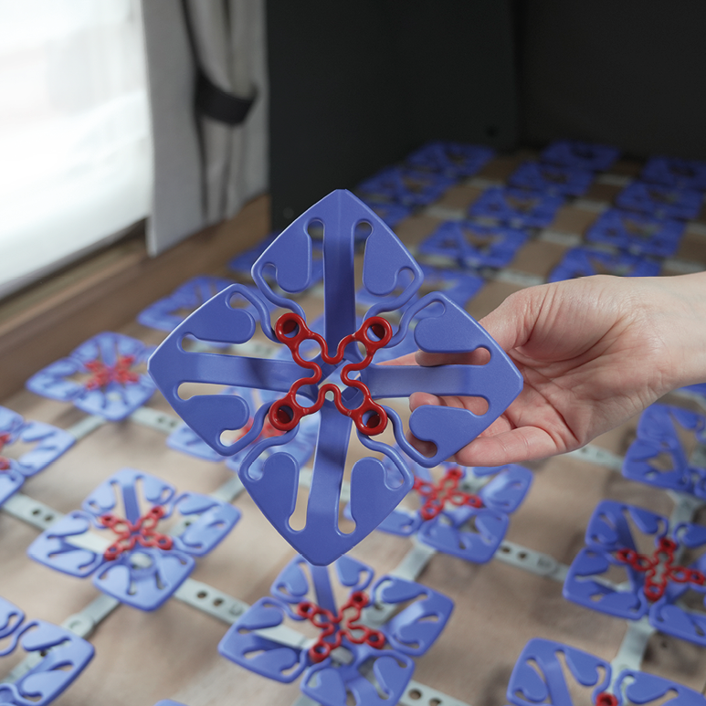 Froli Star Mobil Federelement in der Hand über montiertem System