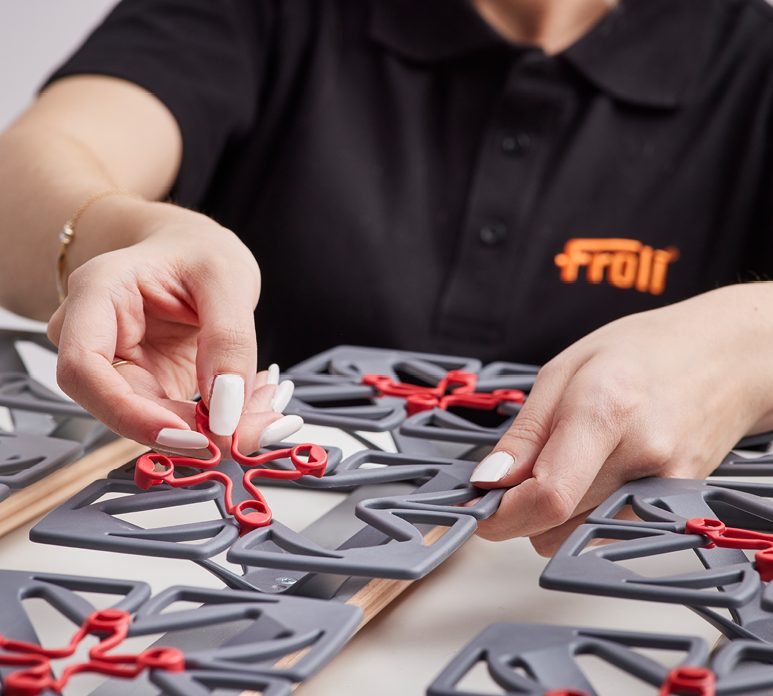 Montage der Travelfix Roll Federelemente per Hand